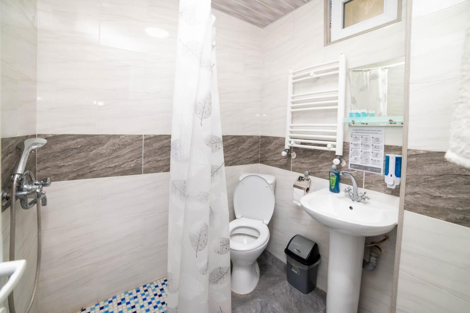 Guest House Kavkasioni 33 เทลาวี ภายนอก รูปภาพ